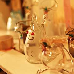 店内では、ガラス工房すみれさんのガラス細工も販売しています。