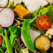 普段不足がちな野菜をたっぷりとれます。
個室を使ってゆっくりお楽しみください。
健康、美…料理からドリンクまですべてこだわっています。