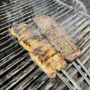 200gのお肉を厚みを持たせて串にします
玉ねぎソースで