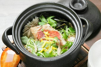 季節の土鍋ご飯（2合）