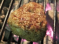炭火で香ばしく焼き上げます。