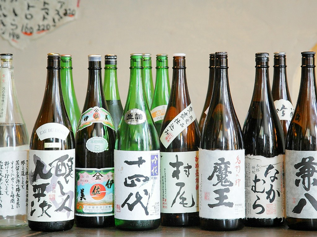 全国から集めた銘酒の数々。焼酎。日本酒、梅酒、果実酒