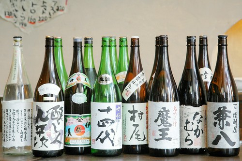 全国から集めた銘酒の数々。焼酎。日本酒、梅酒、果実酒