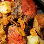 炭火ビストロが肉好きに贈る至極コース。こだわり食材を様々な調理でお届けします。肉料理しか出しません。