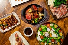 接待や特別な会におすすめ！
季節の食材と自慢の炭火料理の混合SPコース