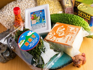 沖縄料理に欠かすことができない三枚肉と直送の島豆腐