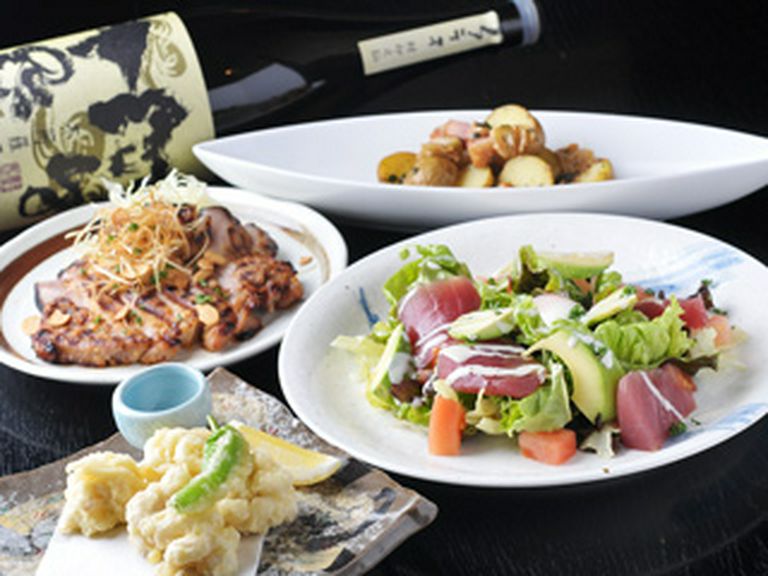 和洋中を織り交ぜた創作料理をお楽しみ下さい。