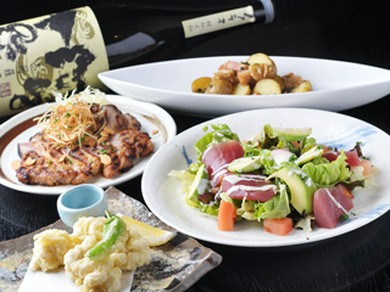 和洋中を織り交ぜた創作料理をお楽しみ下さい。