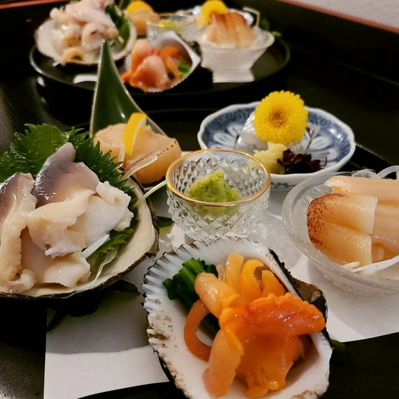 旬の食材や地物を使った贅沢な創作料理で、誕生日や結婚記念日など特別な日にもご利用いただけるコースです