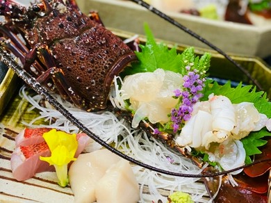 旬の食材や地物を使った贅沢な創作料理で、誕生日や結婚記念日など特別な日にもご利用いただけるコースです