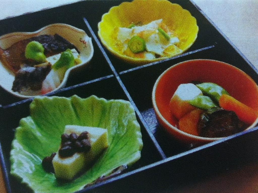 月替わりお弁当（毎月四季に応じた食材で構成されます）