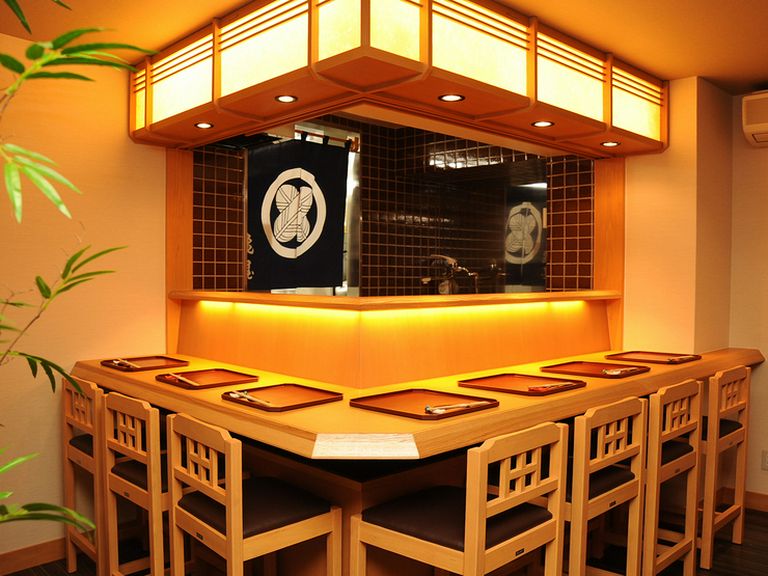 落ち着いたカウンター席