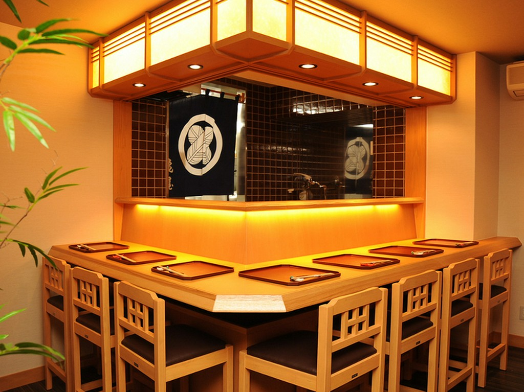 落ち着いたカウンター席