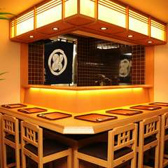 落ち着いたカウンター席