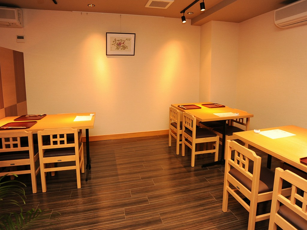 ゆったりとしたテーブル席