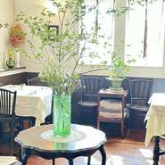 店内に入ると、道路から見たときの外観とのギャップに
お連れの方のテンションもUP、
最初の笑顔を一つゲットできるはずです。