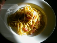 ~それぞれに個性を持った13~15種のパスタから選ぶことができます~
前菜、パスタ(チョイス)、コーヒー等
写真はカルボナーラ 1,800円(税込)