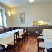 ご家族やお久しぶりに集まった仲間やお友達と
ごゆっくりと会話とお食事をお楽しみ頂けます!

ディナータイムは
❉ 8名様～半貸切(奥のフロアを扉で仕切っての)、
❉ 14名様前後～24名様の貸切のご対応ができます。
お祝いの際にはケーキの準備(6名様～)も出来ます。
人数やご予算、会の趣旨等ご相談ください。