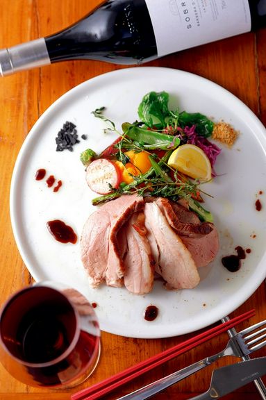旬の食材満載のお料理と美酒を堪能するひとときは、自然と笑顔に