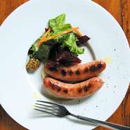 ビールやワインによく合うジューシーで食べ応えのあるビッグサイズ！