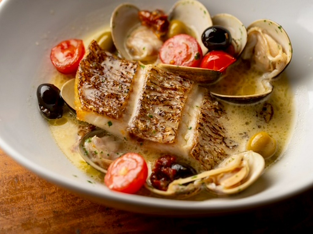 自慢のひと品【鮮魚のアクアパッツァ】