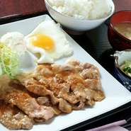 岩手県産の豚肉を当店オリジナルのしょうがのタレで焼いてあります。