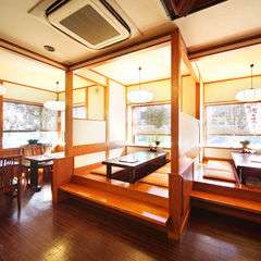 きれいで広い店内