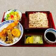 ミニ天丼（車海老、野菜二点）、サラダ、そば