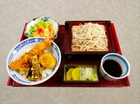 ミニ天丼（車海老、野菜二点）、サラダ、そば