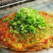 肉・玉子・広島産カキ・イカ天・生イカ・ねぎ・そばorうどん