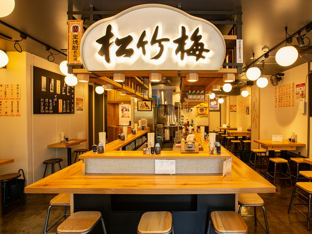 お一人様にも最適な“コの字酒場”