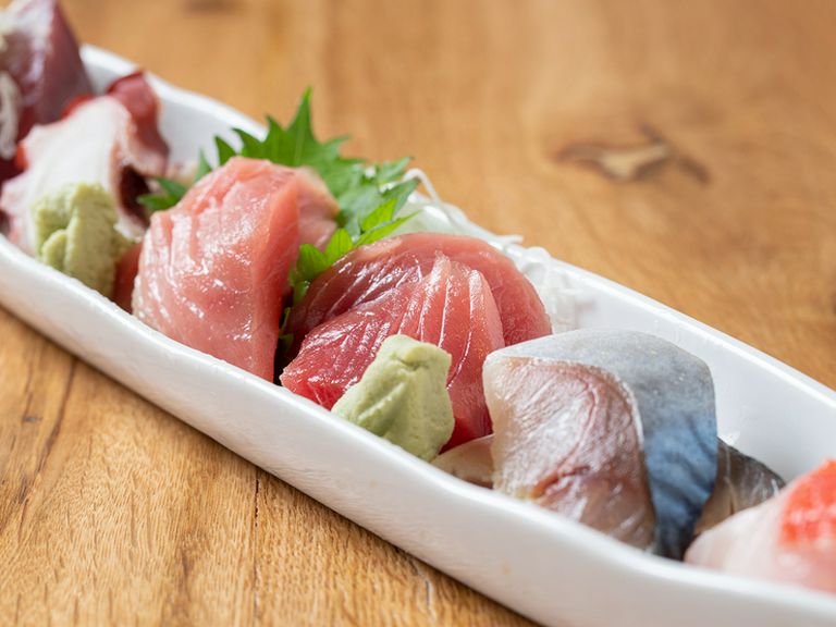 豊洲直送の鮮魚をはじめ、限定メニューも多数あり