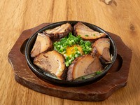 チャーシュー目玉焼き