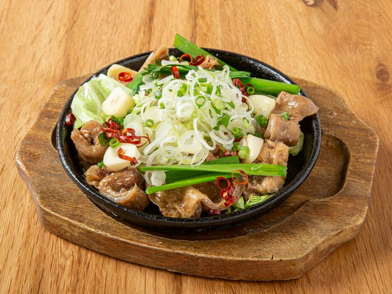 新鮮な「シマチョウ」を活かした『ホルモン焼き・もつ煮込み』