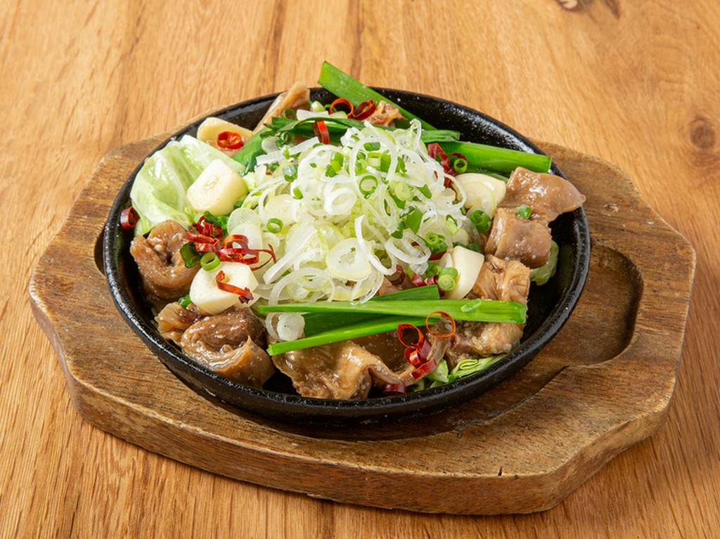 新鮮な「シマチョウ」を活かした『ホルモン焼き・もつ煮込み』