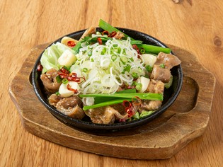 新鮮な「シマチョウ」を活かした『ホルモン焼き・もつ煮込み』