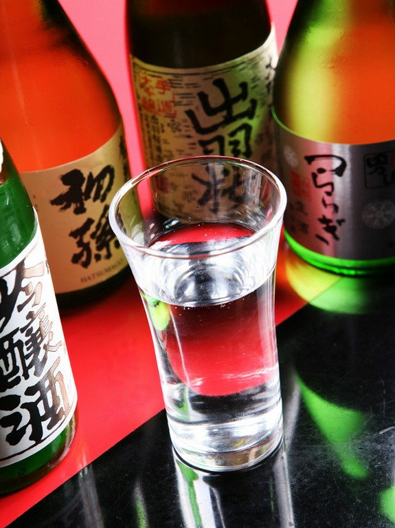 豊富な山形の地酒を取り揃えております。