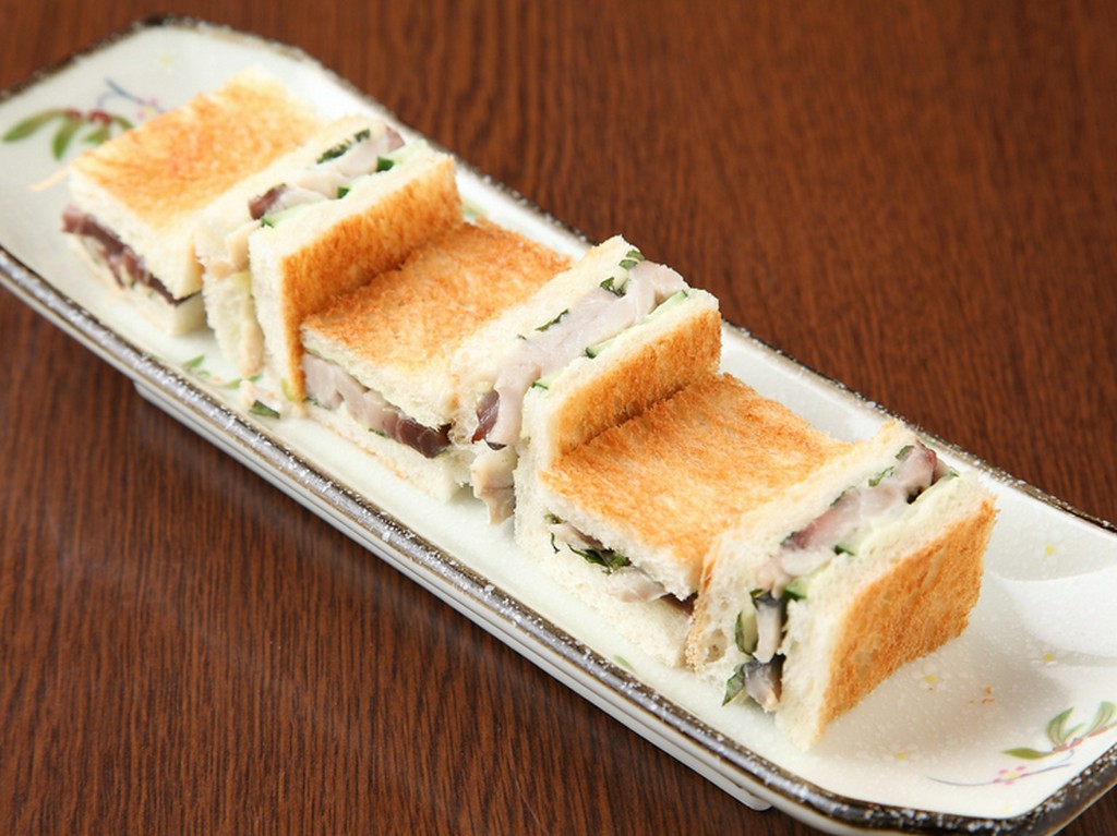 “しめサバ”が苦手な人でも食べやすい『しめサバサンド』