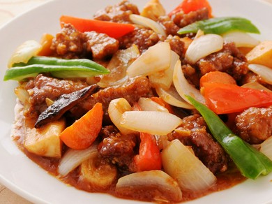 200種類の品数と味自慢の中国各地の名菜珍味が味わえます