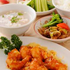 サービスランチセット（スープ、白飯、付合せ、オリジナルデザート付）