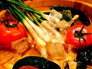 新鮮な横浜産の野菜、羽沢野菜や、市場で直接仕入れる鎌倉野菜