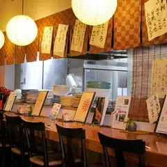 ついお酒も嗜みたくなるカウンター席