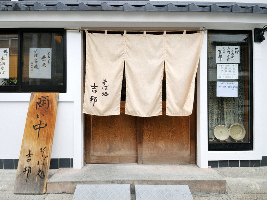 落ち着いた雰囲気のエントランス