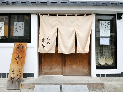 落ち着いた雰囲気のエントランス