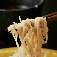 信州の旬の食材を使ったコースは5～6品でおそばも付きます。
