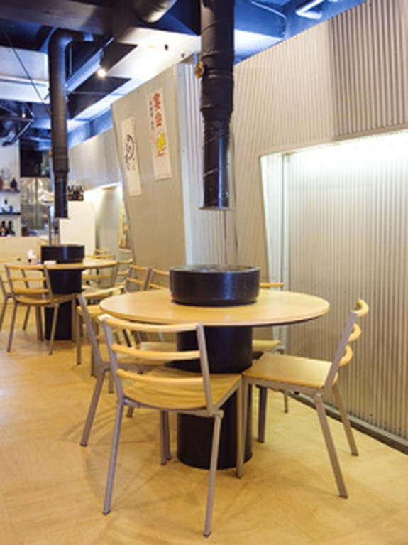 清潔感があって明るい店内。家族連れも安心！