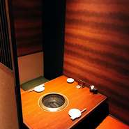 程よい照明とお二人限定の広さで二人の距離もより近くなるとこ間違いなし。事前のご予約をオススメします。