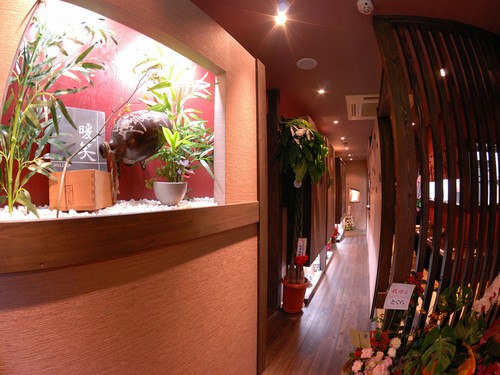 お客様を迎える大きなとっくり