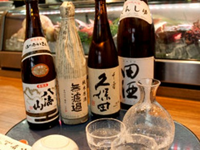 日本酒も色々揃えております。