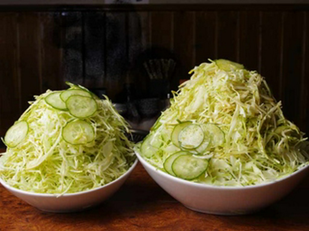 千切りキャベツ（プチ110円／小220円／大440円）